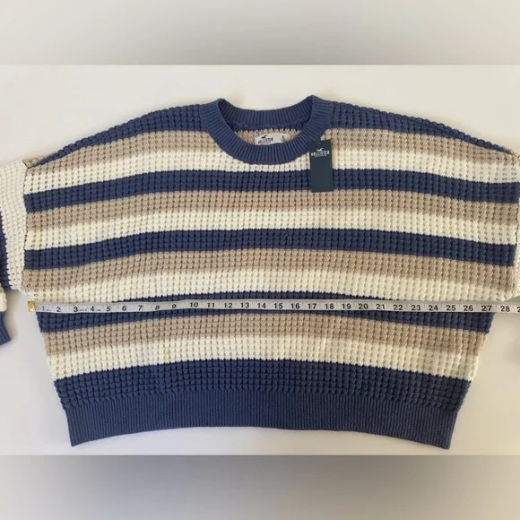Hollister Navy and Cream Textured Sweater 💙🤍🤎
*NEW WITH TAGS 🏷️ - Picture 2 of 9